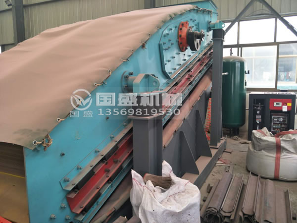 大型集中驅動式弛張篩分機